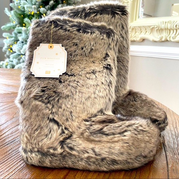 Pottery Barn Teen Other - Pottery Barn Teen Faux Fur Booties slippers ,Small